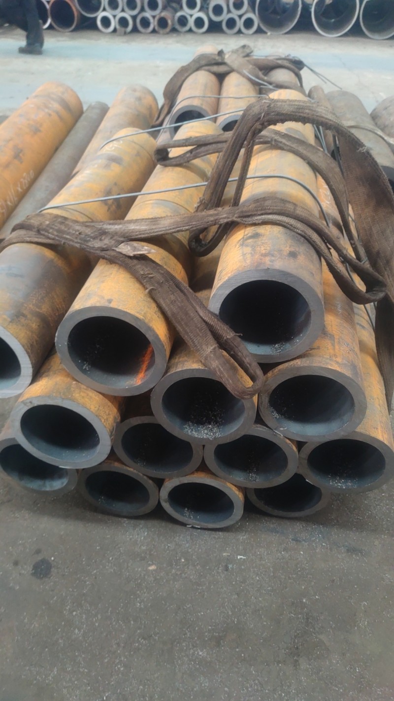 龙陵龙陵龙陵15CrMoG无缝钢管切割